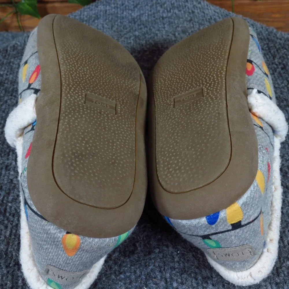 TOMS Tree Lights Kids Slipper Size 4 Holiday Indoor Lounging Gray Textile